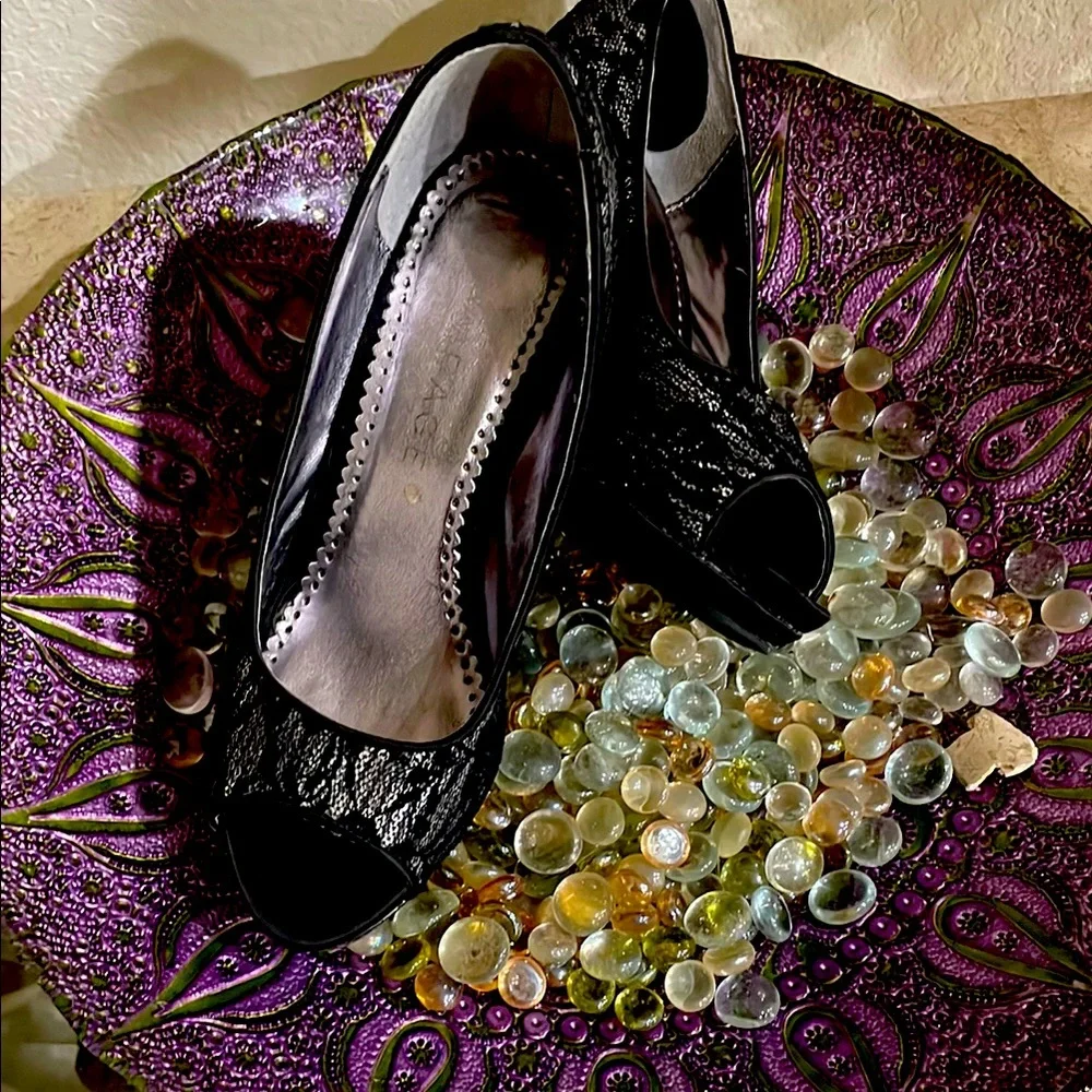 RAMPAGE Black & Silver Lacy Peep-Toe Women's Shoes GUC SZ:8 Super Comfy 3” heel